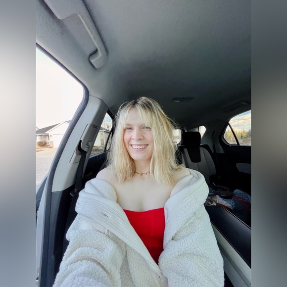 Meet your Posher, Elaine - Picture 1 of 6